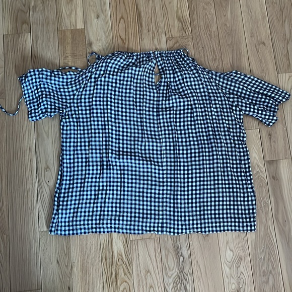 Velvet by Graham and Spence women’s medium open shoulder shirt in blue checker - Picture 2 of 4